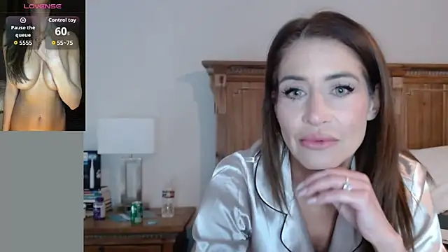 Noellesmfc online show from October 22, 2025, 2:49 pm