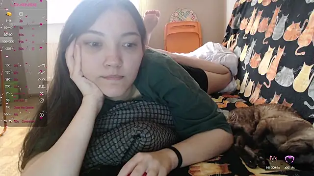 Snapshot of AlisaDevis chatting on November 15, 2025, 8:07 am AlisaDevis online show from November 15, 2025, 8:07 am