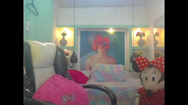 lorenapinto online show from August 4, 2026, 3:55 am