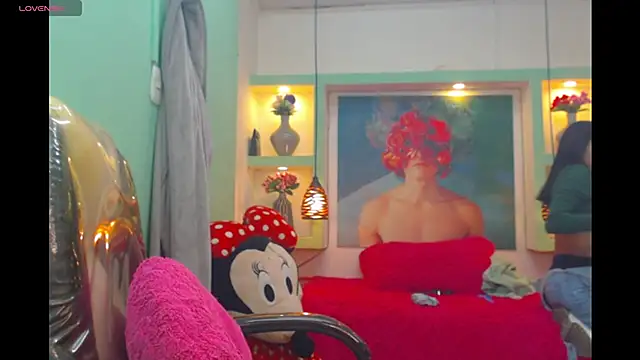 lorenapinto online show from April 21, 2026, 11:00 pm