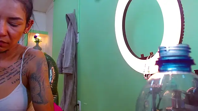 Snapshot of lorenapinto chatting on December 13, 2025, 8:04 pm lorenapinto online show from December 13, 2025, 8:04 pm