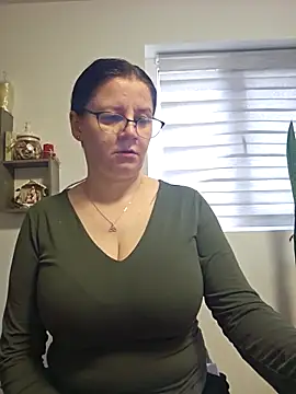 Snapshot of KristenVega chatting on February 17, 2026, 9:28 am KristenVega online show from February 17, 2026, 9:28 am