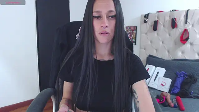 Snapshot of thin_tatto chatting on December 18, 2025, 2:21 pm thin tatto online show from December 18, 2025, 2:21 pm