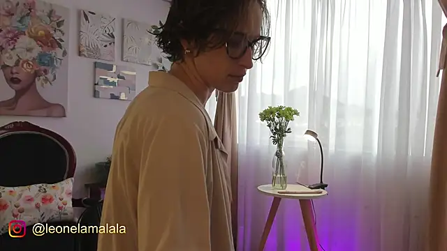 Snapshot of cuddlingbunny chatting on November 12, 2025, 9:40 pm cuddlingbunny online show from November 12, 2025, 9:40 pm