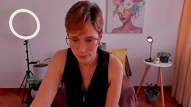 Snapshot of cuddlingbunny chatting on February 28, 2025, 9:23 pm cuddlingbunny online show from February 28, 2025, 9:23 pm