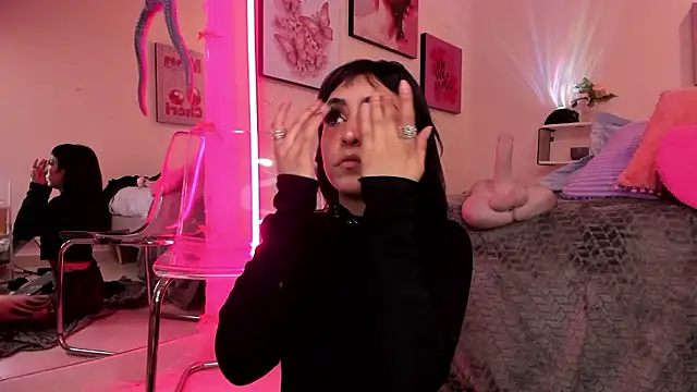 Snapshot of MaveParks_ chatting on February 12, 2026, 12:16 pm MaveParks online show from February 12, 2026, 12:16 pm