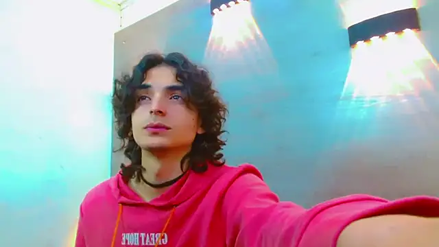 Sr BonnyEthan online show from November 18, 2025, 4:32 pm