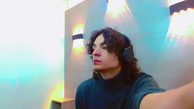 Sr BonnyEthan online show from November 8, 2025, 1:47 pm