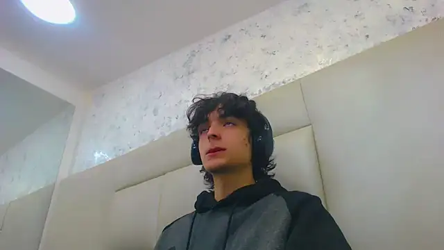 Sr BonnyEthan online show from February 16, 2026, 12:48 pm