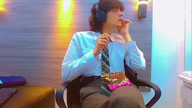 Sr BonnyEthan online show from March 11, 2026, 12:54 pm