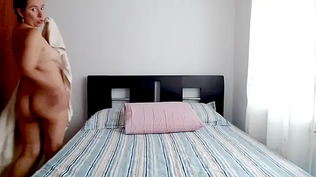 emely sexx20 online show from December 15, 2025, 2:34 pm