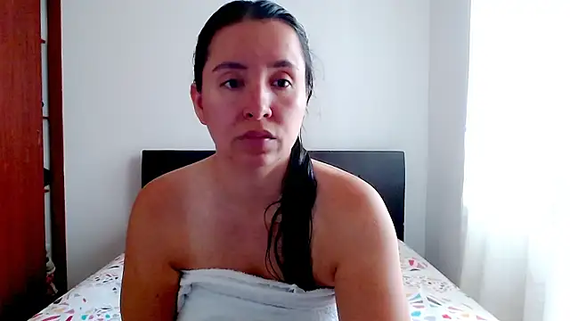 emely sexx20 online show from November 6, 2025, 3:05 pm