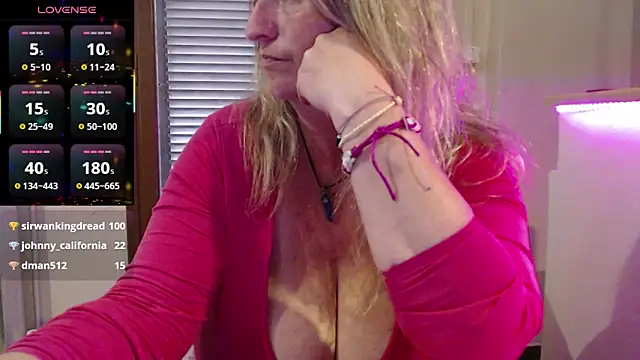 Snapshot of JennaDeluxe chatting on April 2, 2026, 10:00 am JennaDeluxe online show from April 2, 2026, 10:00 am