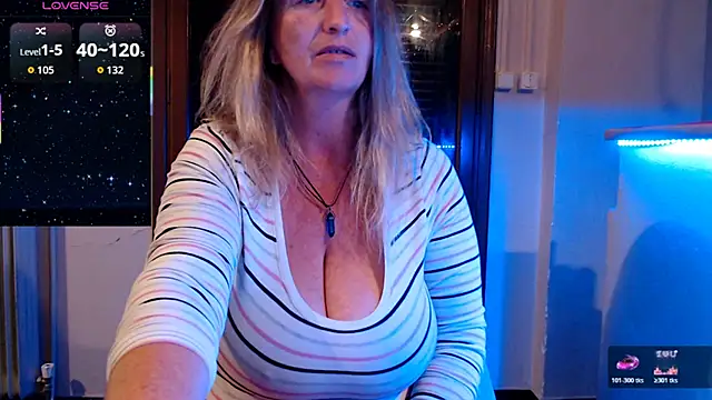 Snapshot of JennaDeluxe chatting on March 30, 2026, 8:32 pm JennaDeluxe online show from March 30, 2026, 8:32 pm