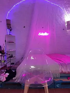 selenaluvv online show from March 5, 2025, 6:23 pm