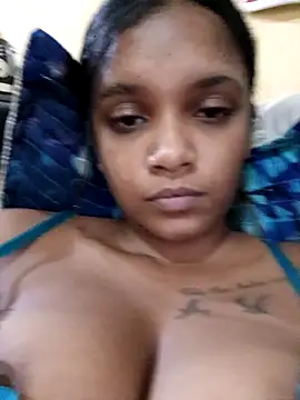 Indianqueen03 online show from March 4, 2026, 7:10 pm