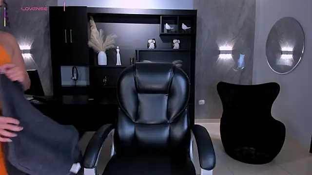 AlessaRomero online show from April 15, 2026, 8:31 pm