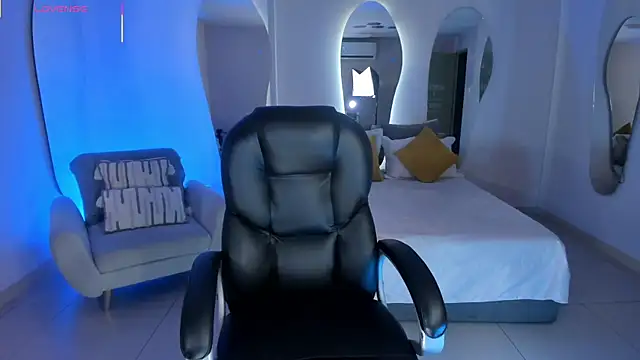 Snapshot of AlessaRomero chatting on December 21, 2025, 5:36 pm AlessaRomero online show from December 21, 2025, 5:36 pm