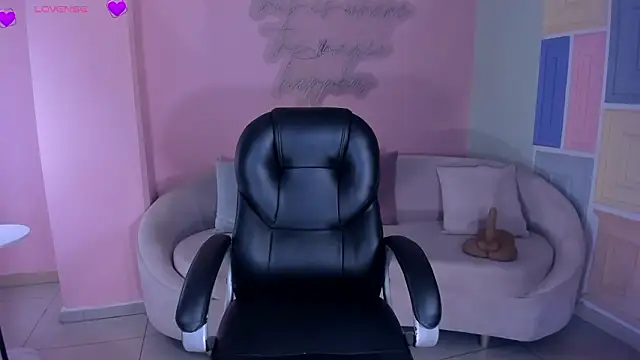 Snapshot of AlessaRomero chatting on February 24, 2026, 7:04 pm AlessaRomero online show from February 24, 2026, 7:04 pm