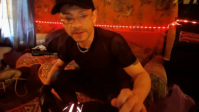 Snapshot of Tony_Torrente chatting on February 19, 2025, 2:22 pm Tony Torrente online show from February 19, 2025, 2:22 pm