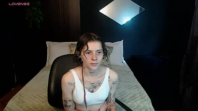 pretty cristal69 online show from February 21, 2026, 12:18 pm