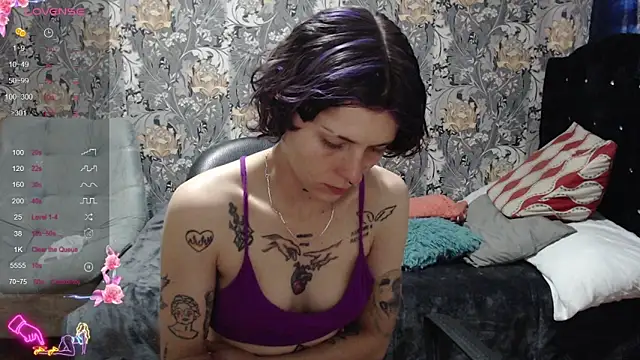 Snapshot of pretty_cristal69 chatting on May 12, 2026, 12:11 pm pretty cristal69 online show from May 12, 2026, 12:11 pm