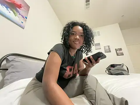 Snapshot of magicalc00ch chatting on April 28, 2026, 1:15 am magicalc00ch online show from April 28, 2026, 1:15 am
