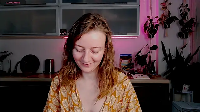 Elly Helly online show from December 14, 2025, 8:47 pm