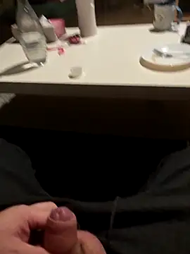 Snapshot of fickmonster2024 chatting on December 16, 2025, 5:28 pm fickmonster2024 online show from December 16, 2025, 5:28 pm