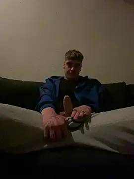 Simboxxx040 online show from April 24, 2026, 9:39 pm