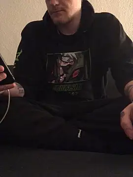 Simboxxx040 online show from March 15, 2026, 11:34 pm