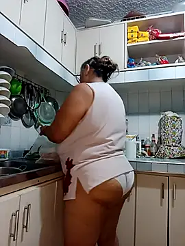 Snapshot of BBW_salome chatting on October 29, 2025, 3:33 pm BBW salome online show from October 29, 2025, 3:33 pm