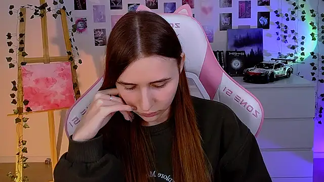 AliceCharmy online show from February 5, 2025, 1:11 pm