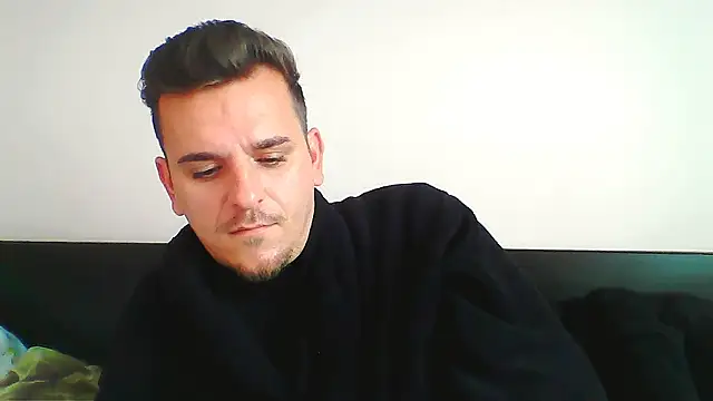 Snapshot of Huge_cock22cm chatting on October 31, 2025, 9:39 am Huge cock22cm online show from October 31, 2025, 9:39 am