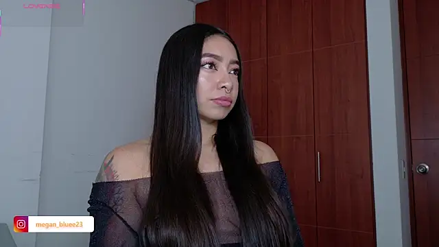 Snapshot of megan_bluee23 chatting on December 18, 2025, 4:22 pm megan bluee23 online show from December 18, 2025, 4:22 pm