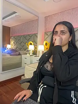 Snapshot of Brenda_Garcia chatting on November 28, 2025, 8:20 pm Brenda Garcia online show from November 28, 2025, 8:20 pm