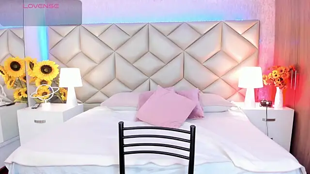 Snapshot of Brenda_Garcia chatting on December 4, 2025, 8:30 pm Brenda Garcia online show from December 4, 2025, 8:30 pm