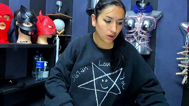 Snapshot of LucyStrike_ chatting on February 14, 2025, 9:43 pm LucyStrike online show from February 14, 2025, 9:43 pm