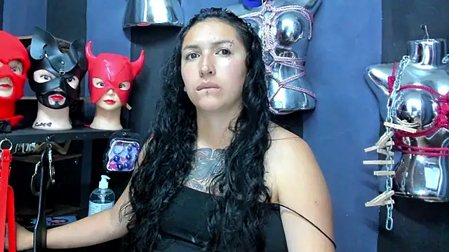 Snapshot of LucyStrike_ chatting on February 20, 2025, 9:53 pm LucyStrike online show from February 20, 2025, 9:53 pm