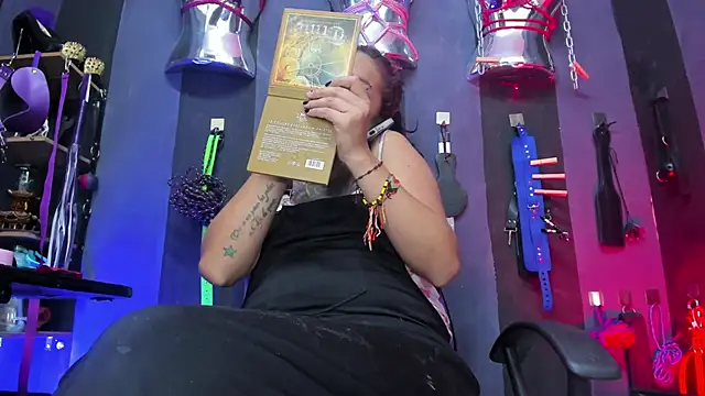 Snapshot of LucyStrike_ chatting on September 20, 2025, 12:59 am LucyStrike online show from September 20, 2025, 12:59 am