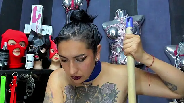 Snapshot of LucyStrike_ chatting on March 1, 2025, 1:43 am LucyStrike online show from March 1, 2025, 1:43 am