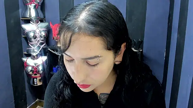 Snapshot of LucyStrike_ chatting on February 6, 2025, 3:06 am LucyStrike online show from February 6, 2025, 3:06 am