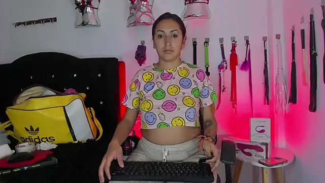 Snapshot of LucyStrike_ chatting on November 4, 2025, 10:46 pm LucyStrike online show from November 4, 2025, 10:46 pm