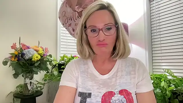 Milf Goddess online show from July 4, 2026, 5:03 am