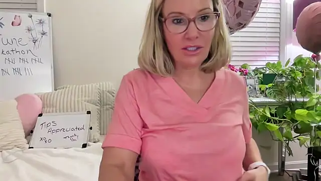 Milf Goddess online show from June 15, 2026, 3:51 am