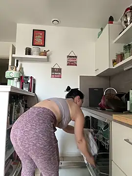 Luccreccia  online show from March 23, 2026, 10:59 am