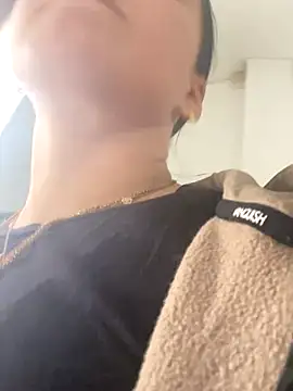 Snapshot of Luccreccia_ chatting on October 29, 2025, 10:14 am Luccreccia  online show from October 29, 2025, 10:14 am