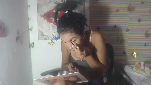 Snapshot of KamileLatinasexy chatting on February 28, 2025, 9:23 pm KamileLatinasexy online show from February 28, 2025, 9:23 pm