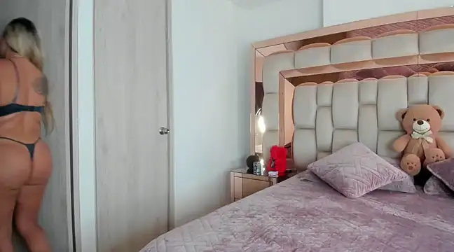 candy-sam28 online show from February 5, 2025, 4:25 pm