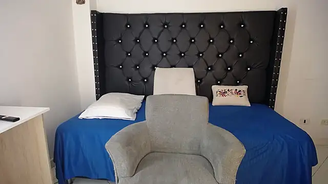 Snapshot of renata_salinas_1 chatting on April 22, 2026, 8:37 pm renata salinas 1 online show from April 22, 2026, 8:37 pm